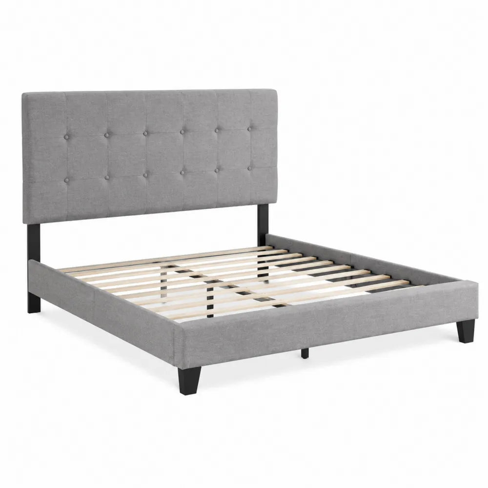 Letto matrimoniale in tessuto grigio con struttura in legno